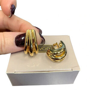 Avon GoldTone Classic Triple Hoop clip Women's Earrings small NIB 1989